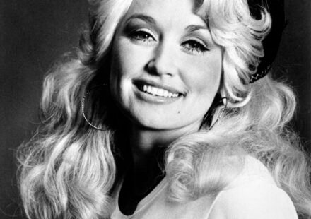 Black-and-white 1970 RCA Records publicity portrait of country singer Dolly Parton