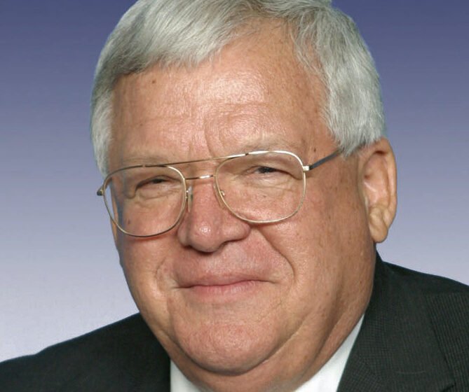 Former U.S. House Speaker Dennis Hastert — official congressional portrait (public domain)