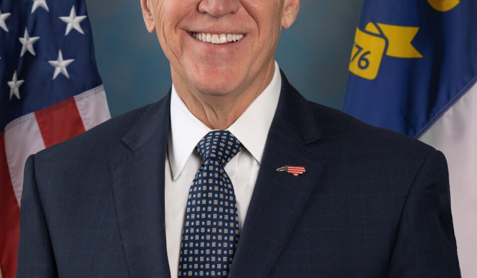 Official portrait of U.S. Senator Thom Tillis (R-NC)